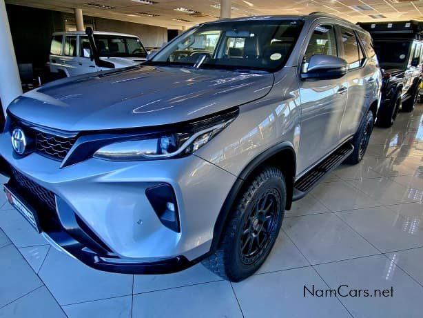 2025 Toyota Fortuner photo 1