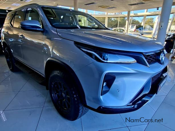 2025 Toyota Fortuner photo 2