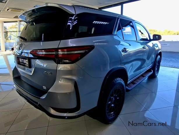 2025 Toyota Fortuner photo 3