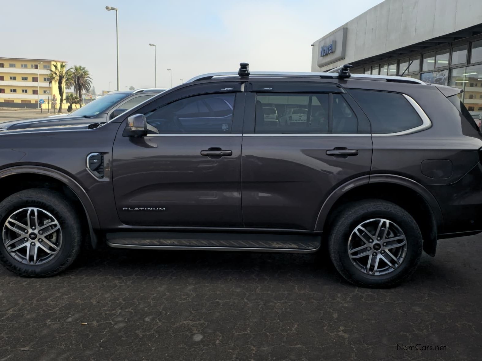 2023 Ford Everest photo 3