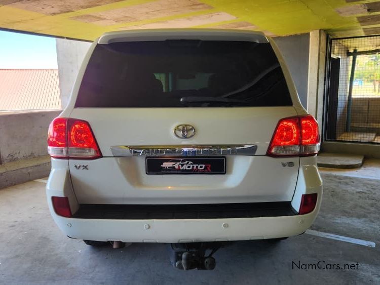 2011 Toyota Land Cruiser photo 11