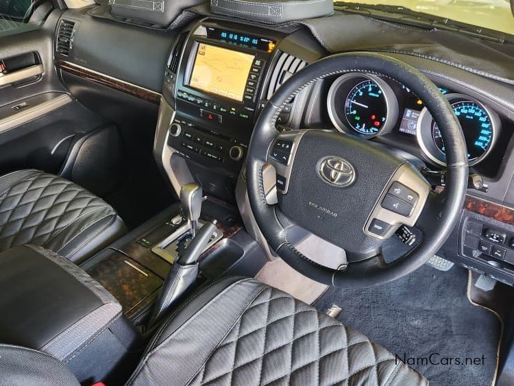 2011 Toyota Land Cruiser photo 6