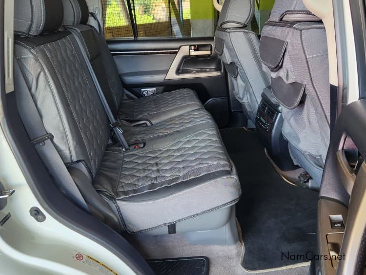2011 Toyota Land Cruiser photo 8