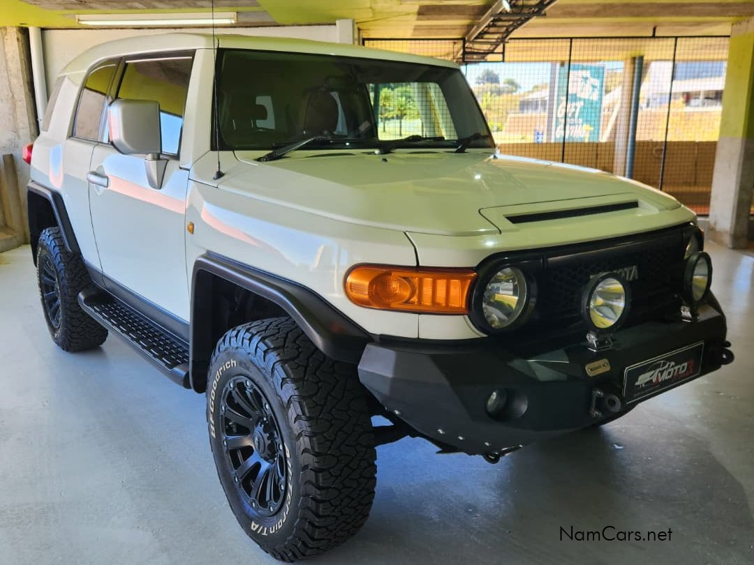 2011 Toyota FJ Cruiser photo 1