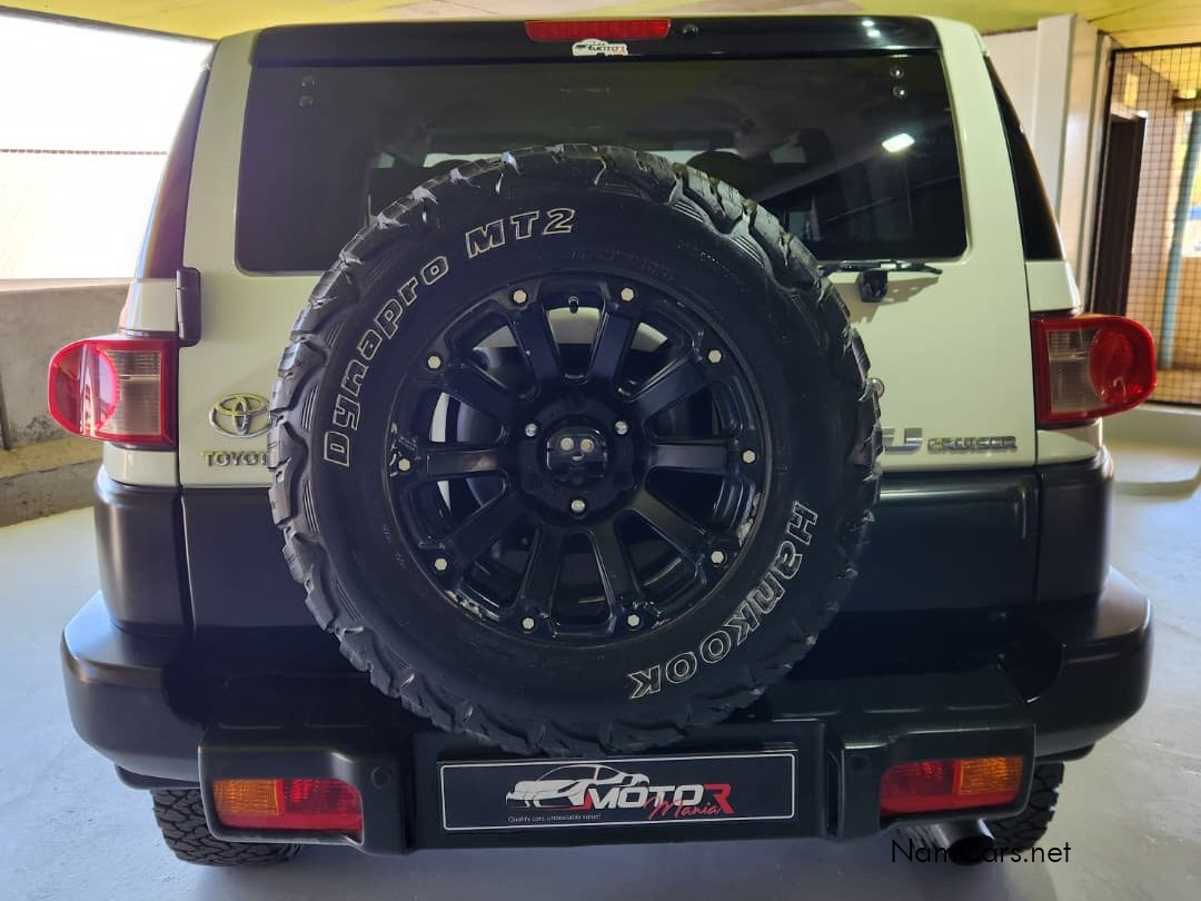 2011 Toyota FJ Cruiser photo 11
