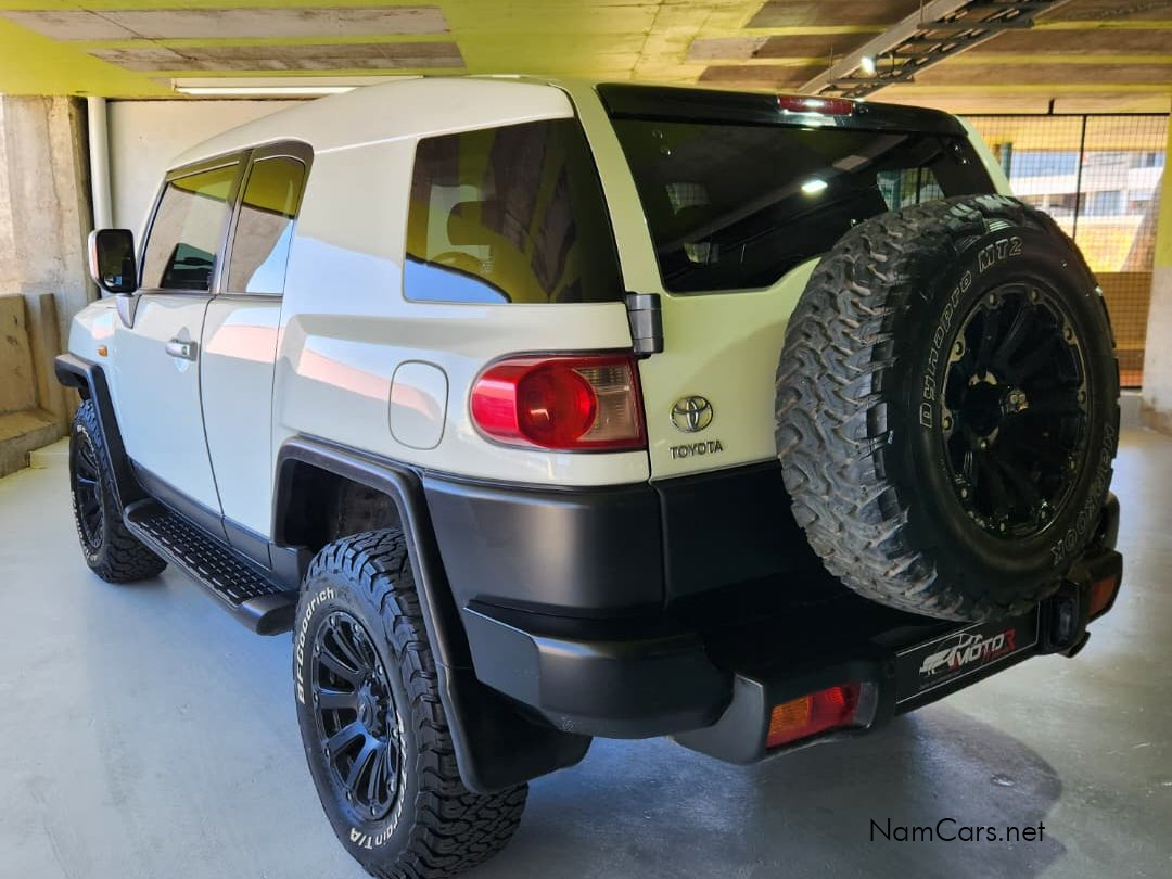 2011 Toyota FJ Cruiser photo 3