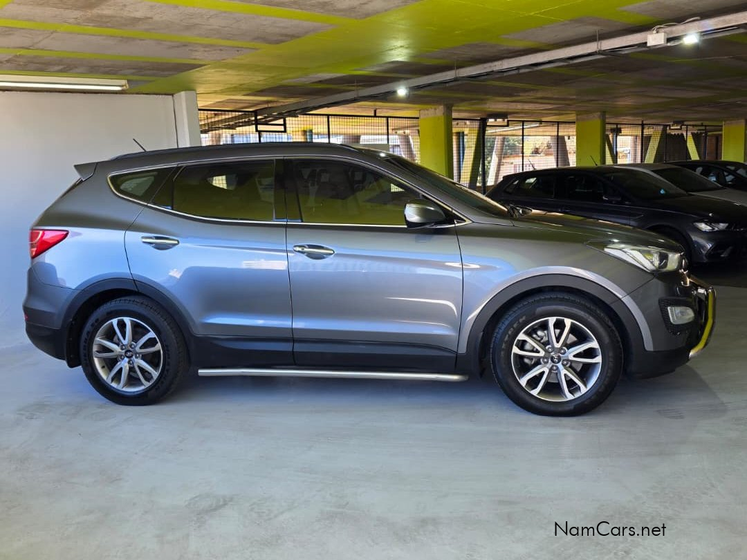 2014 Hyundai Santa-Fe photo 2