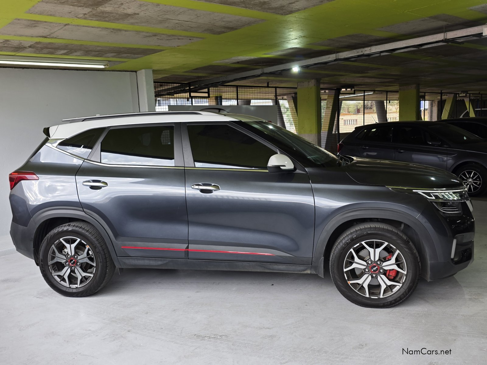 2023 Kia Seltos photo 2