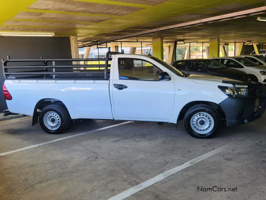 2019 Toyota Hilux photo 2