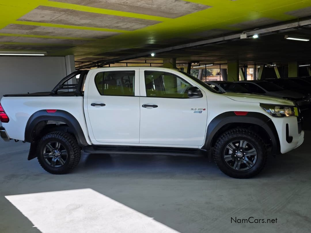 2024 Toyota Hilux photo 2