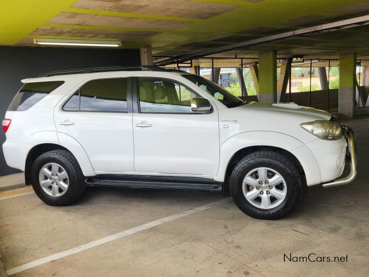 2010 Toyota Fortuner photo 2