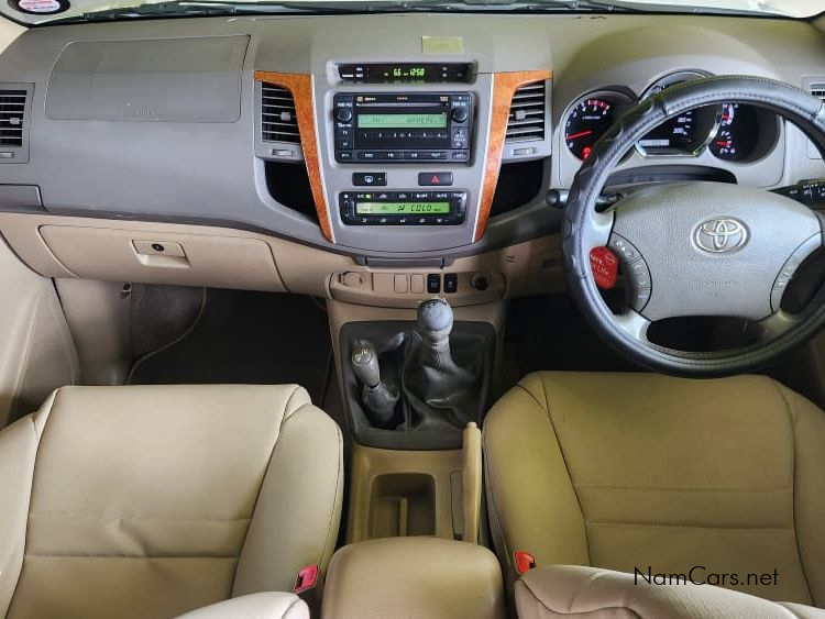 2010 Toyota Fortuner photo 4
