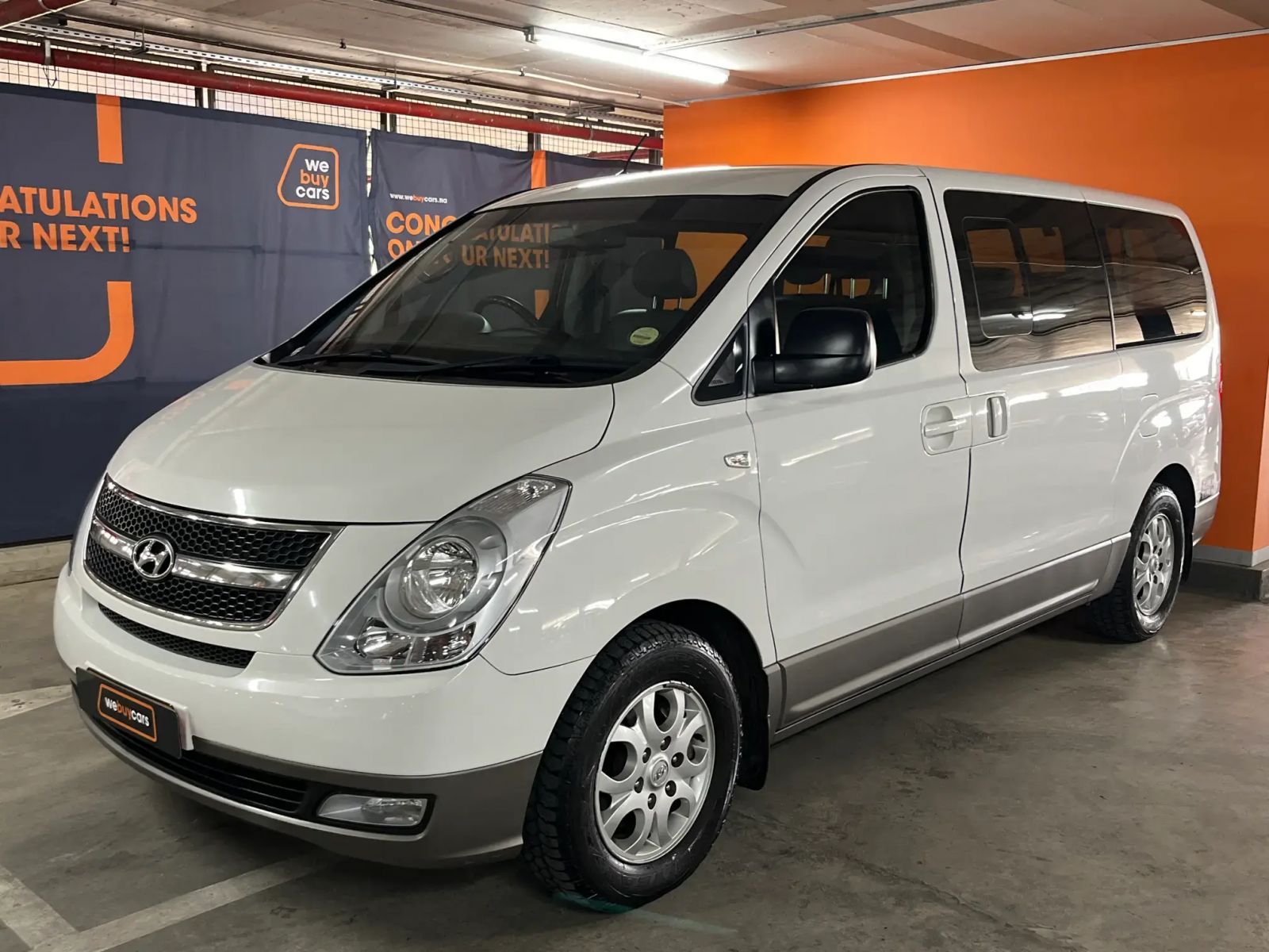 2015 Hyundai H1 photo 1