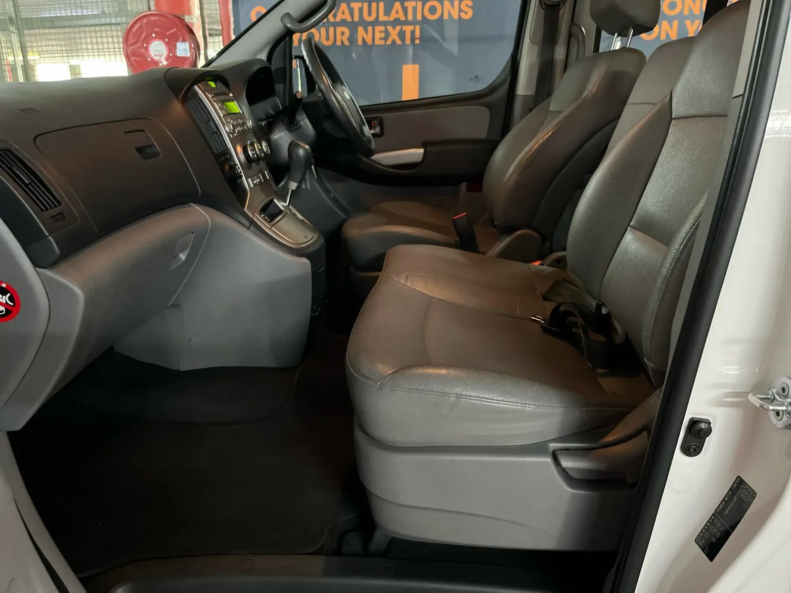 2015 Hyundai H1 photo 12