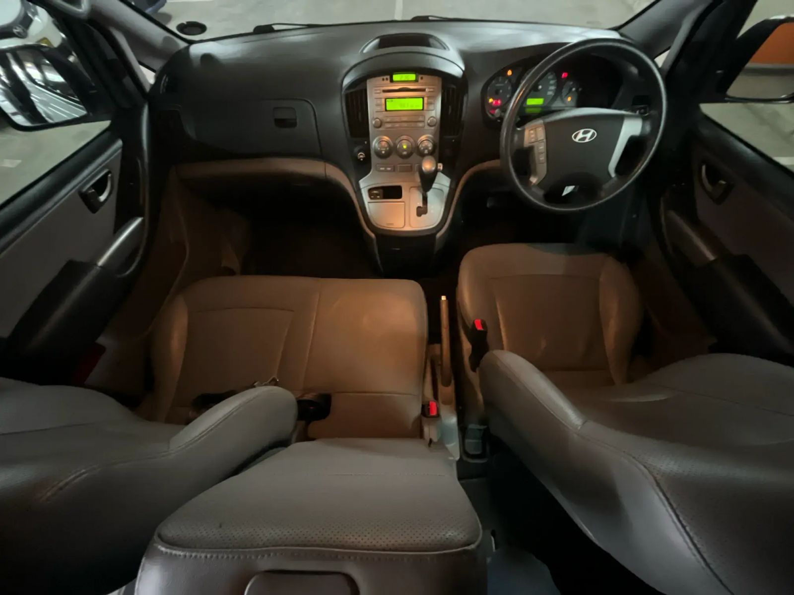 2015 Hyundai H1 photo 16
