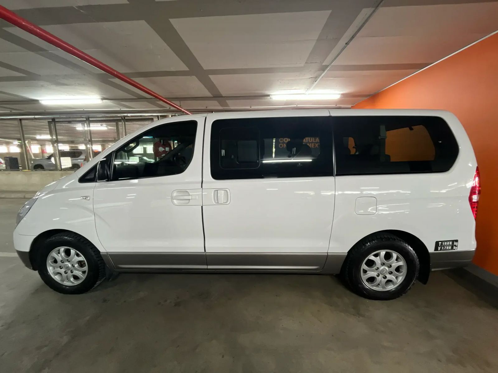 2015 Hyundai H1 photo 2