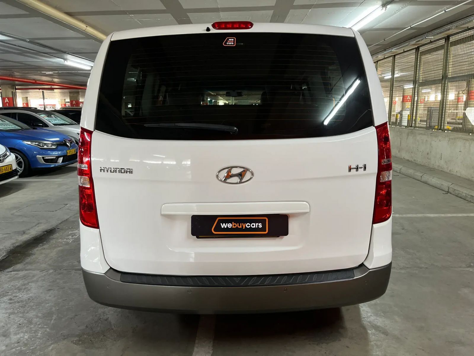 2015 Hyundai H1 photo 3