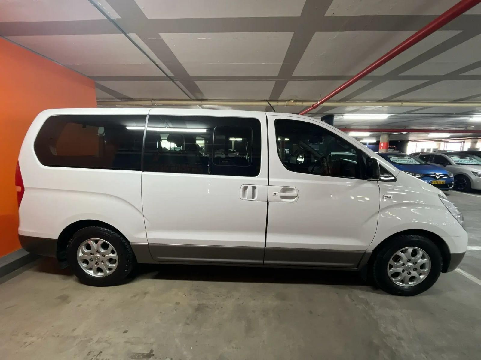 2015 Hyundai H1 photo 4