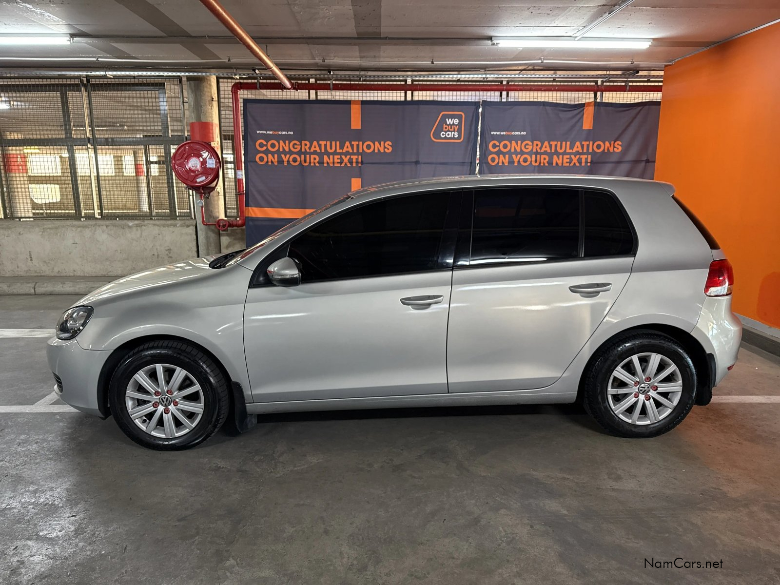 2010 Volkswagen Golf photo 2