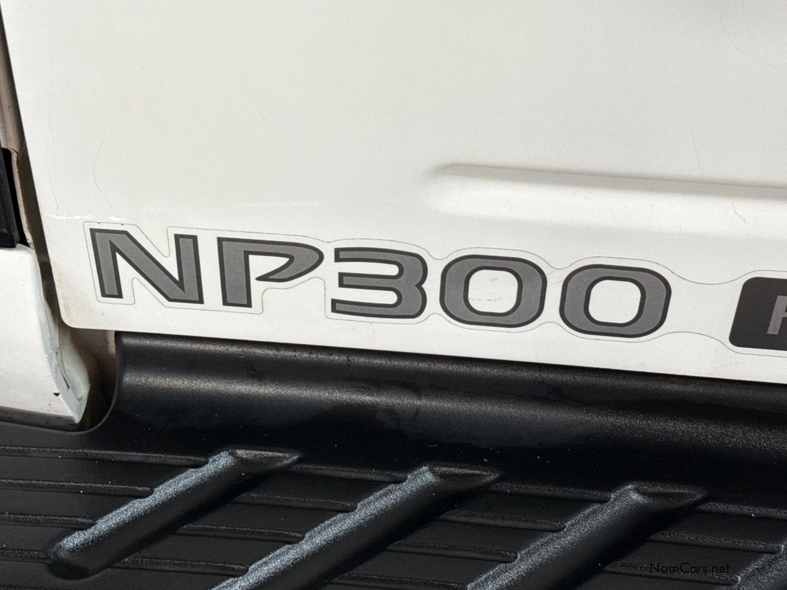 2016 Nissan Hardbody photo 12
