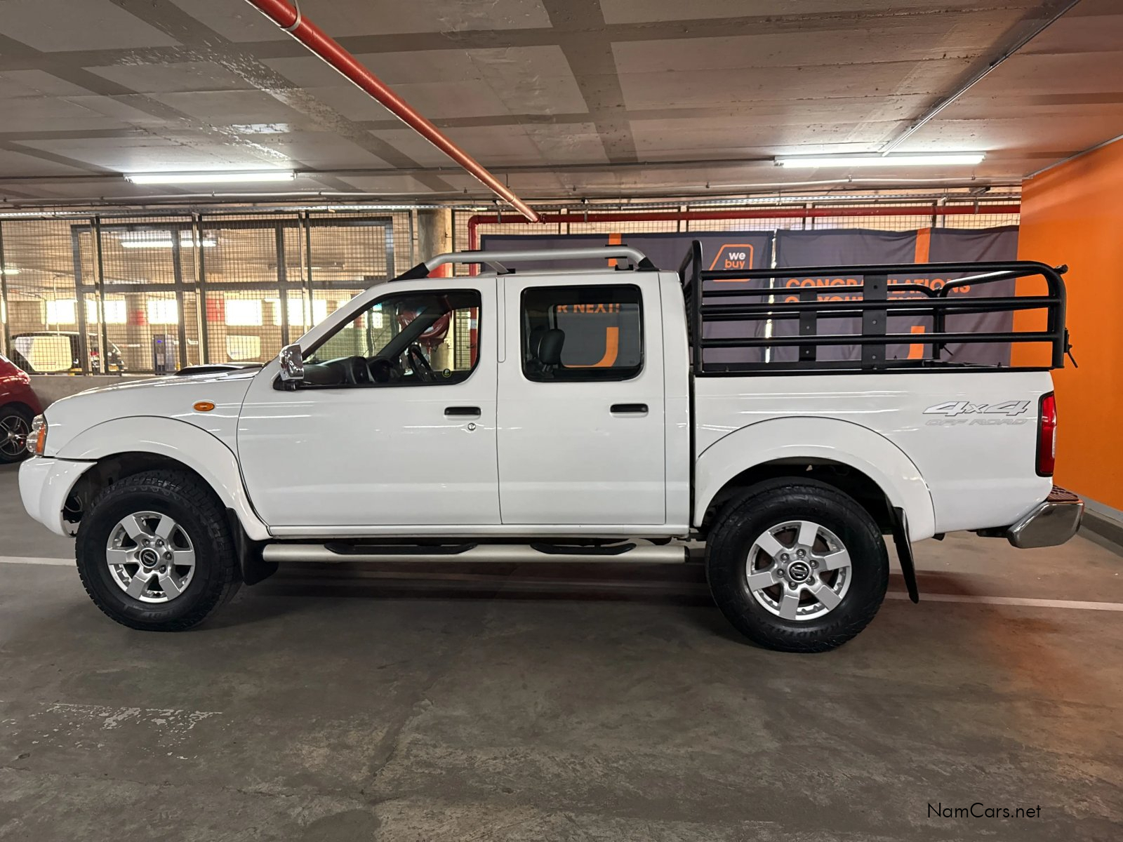 2016 Nissan Hardbody photo 2