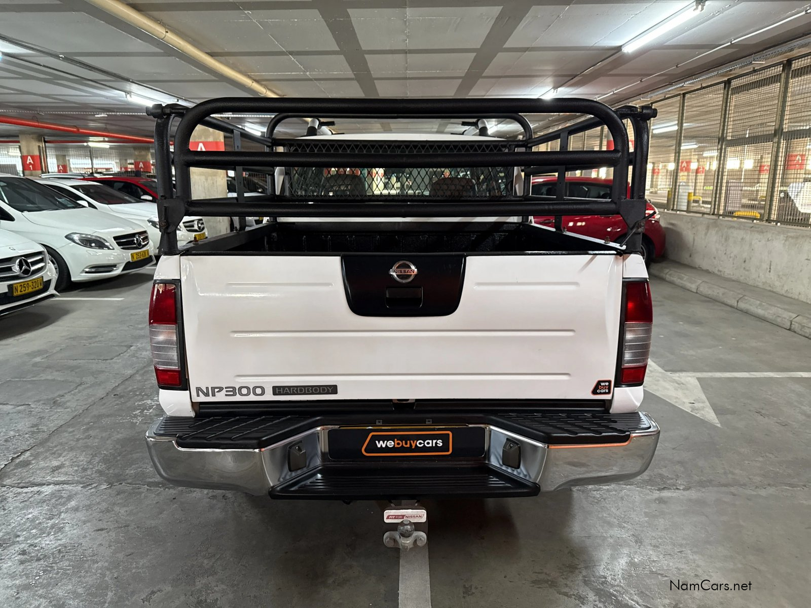 2016 Nissan Hardbody photo 3