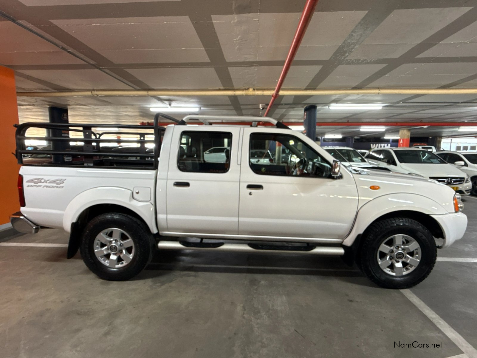 2016 Nissan Hardbody photo 4