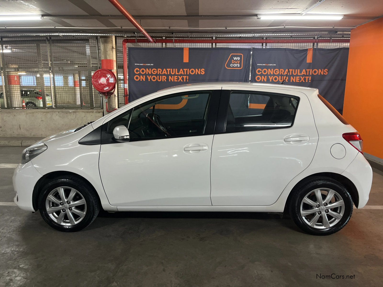 2013 Toyota Yaris photo 2