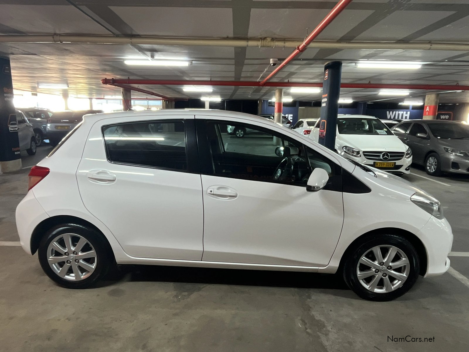 2013 Toyota Yaris photo 4