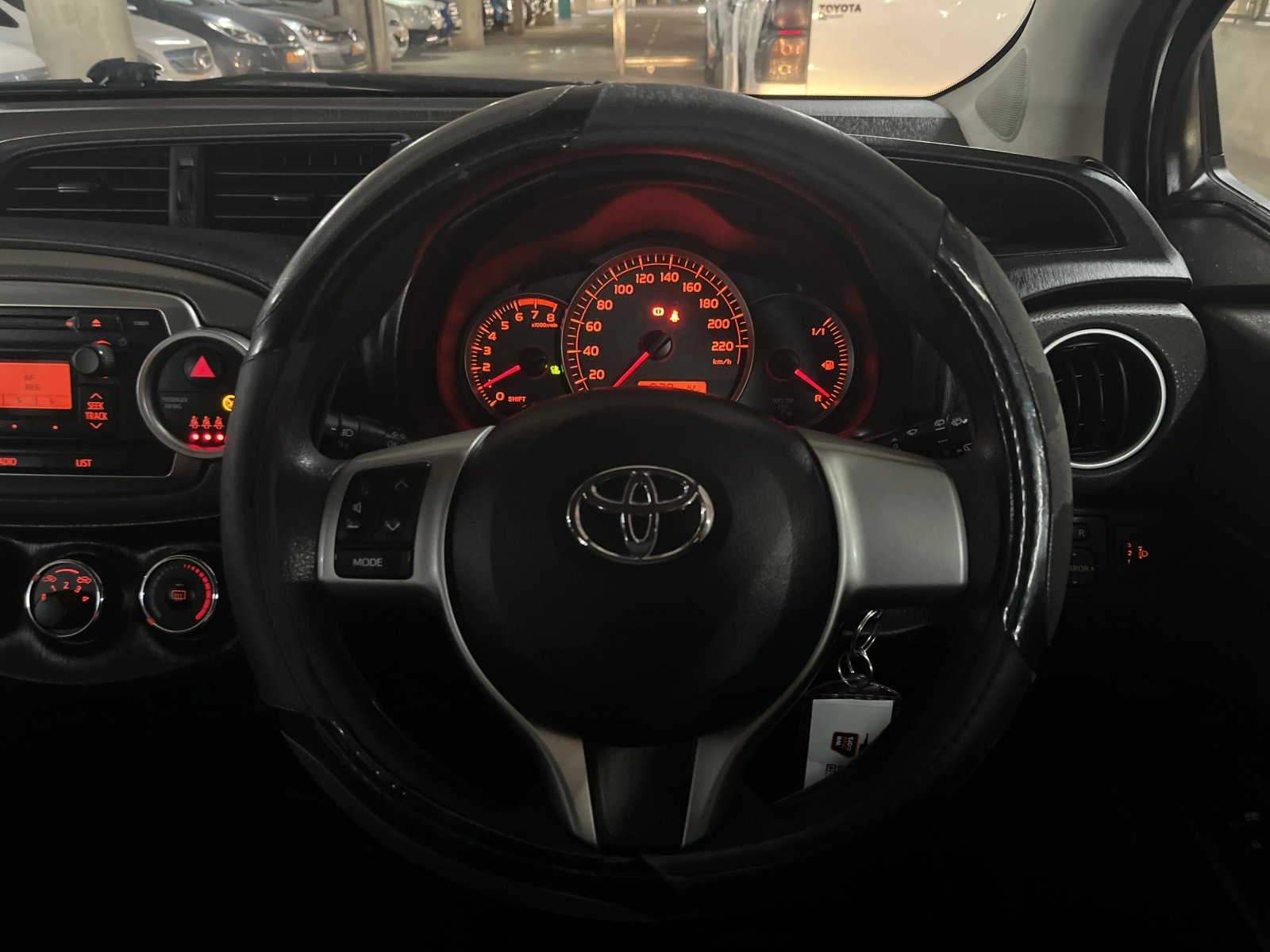 2013 Toyota Yaris photo 9