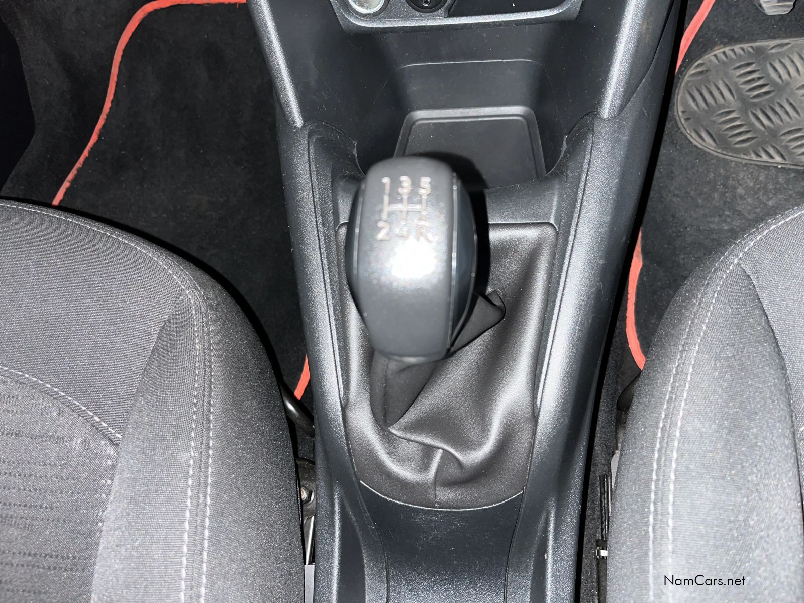 2015 Peugeot 208 photo 12