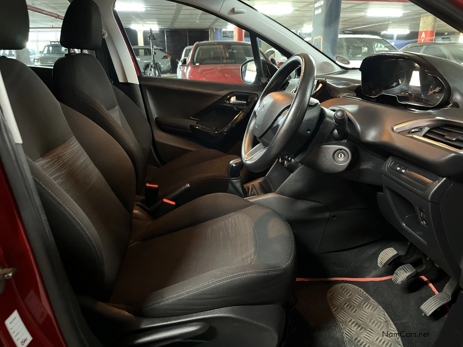 2015 Peugeot 208 photo 13