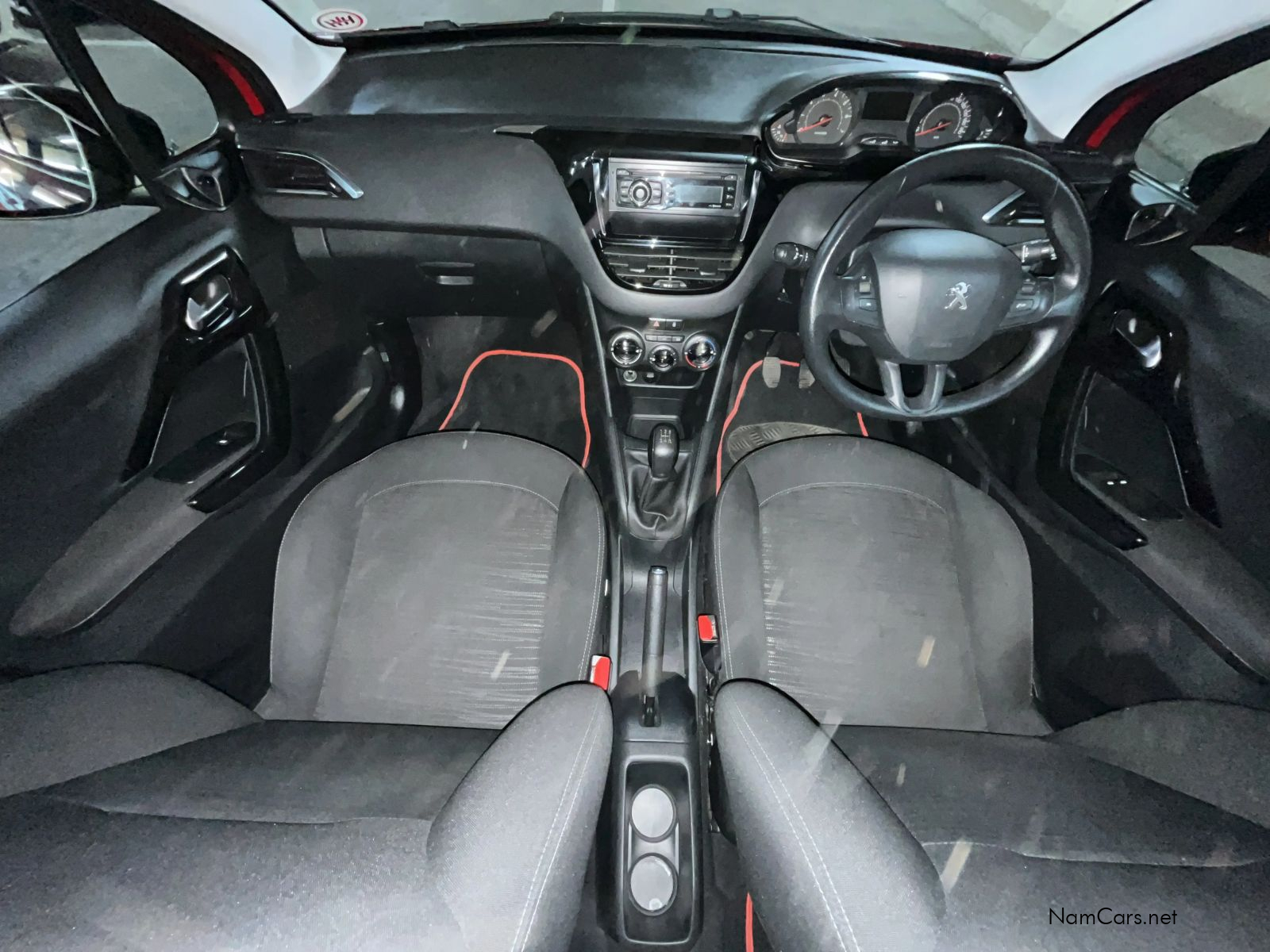 2015 Peugeot 208 photo 18