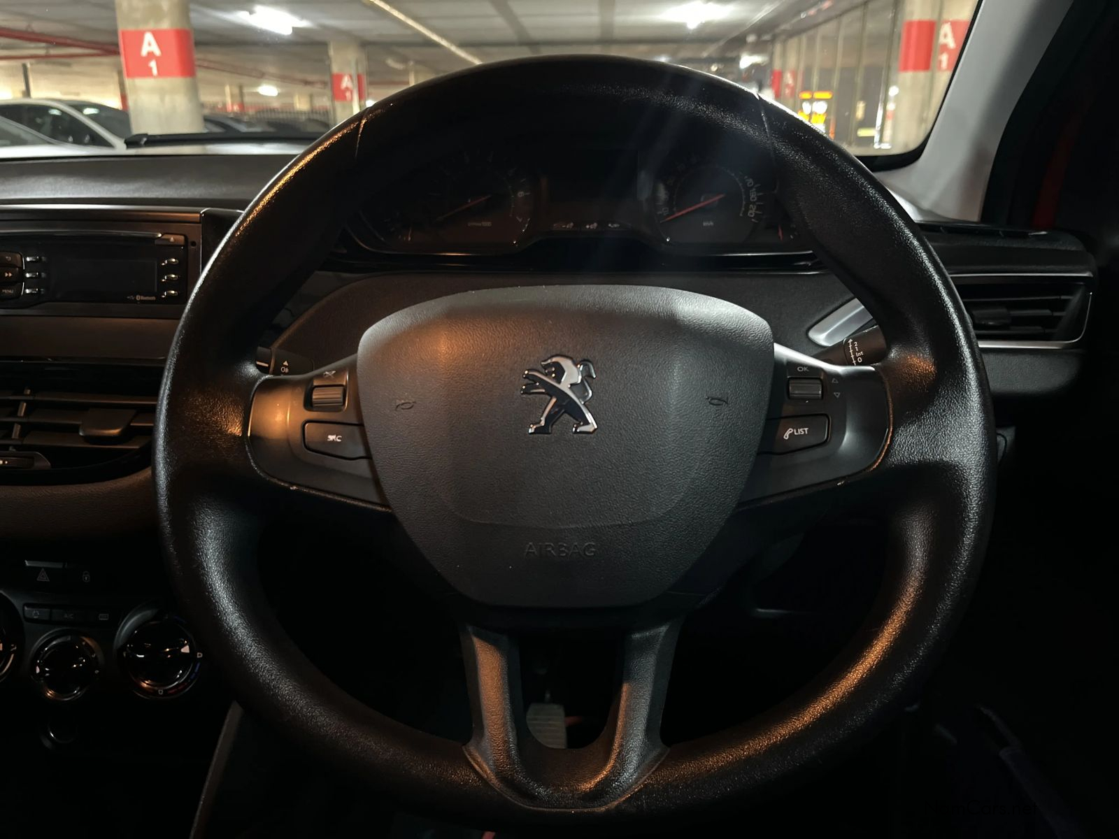 2015 Peugeot 208 photo 9