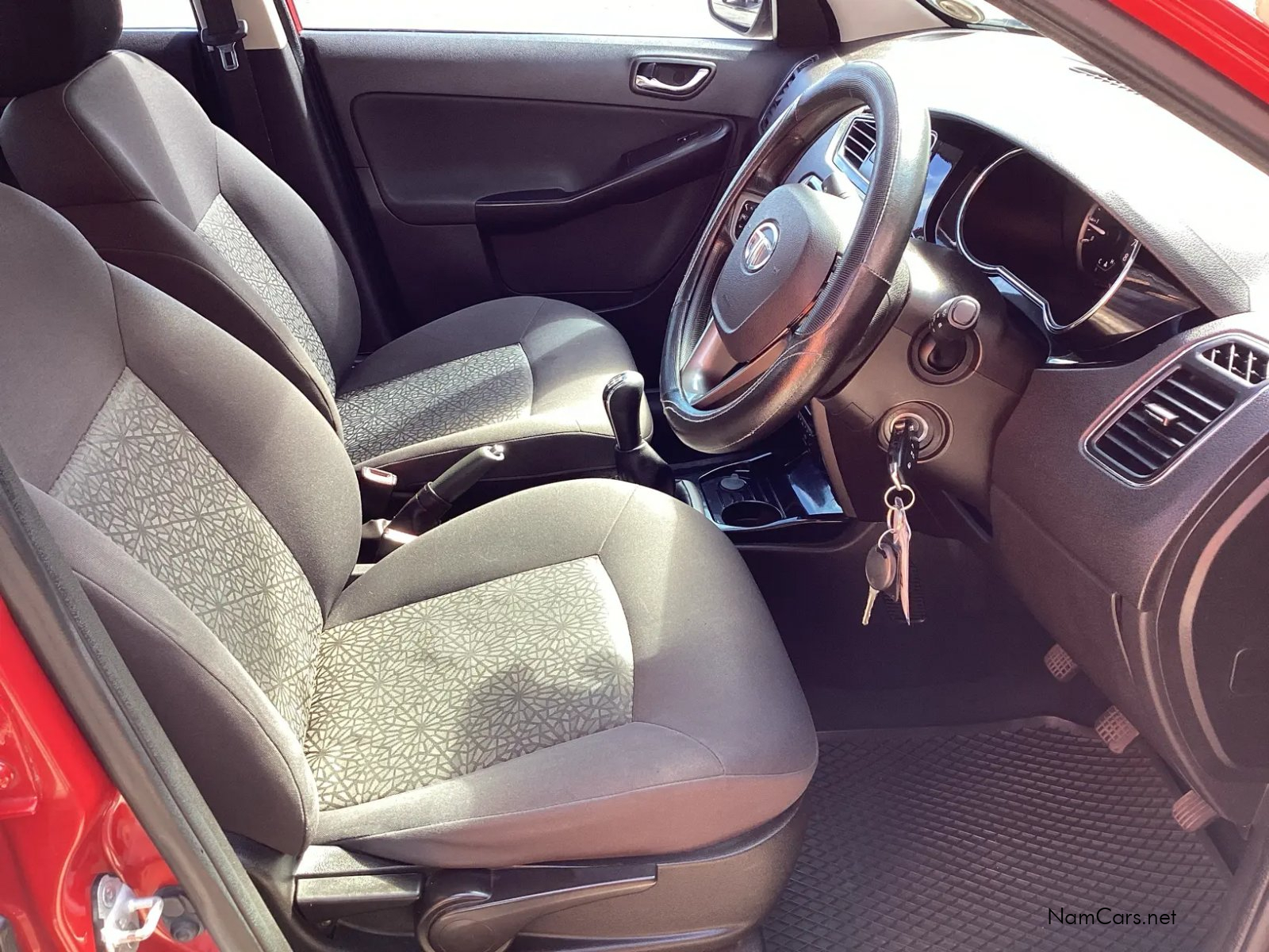 2016 Tata Bolt photo 13
