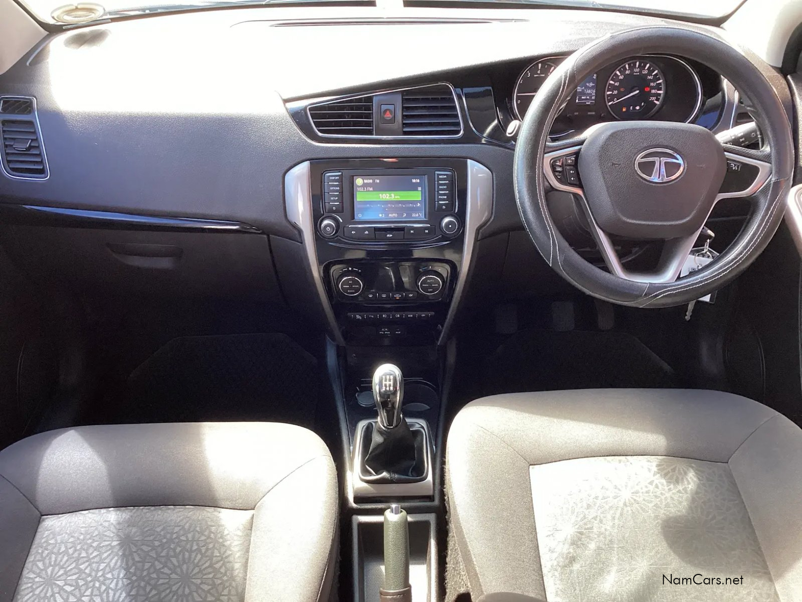 2016 Tata Bolt photo 18