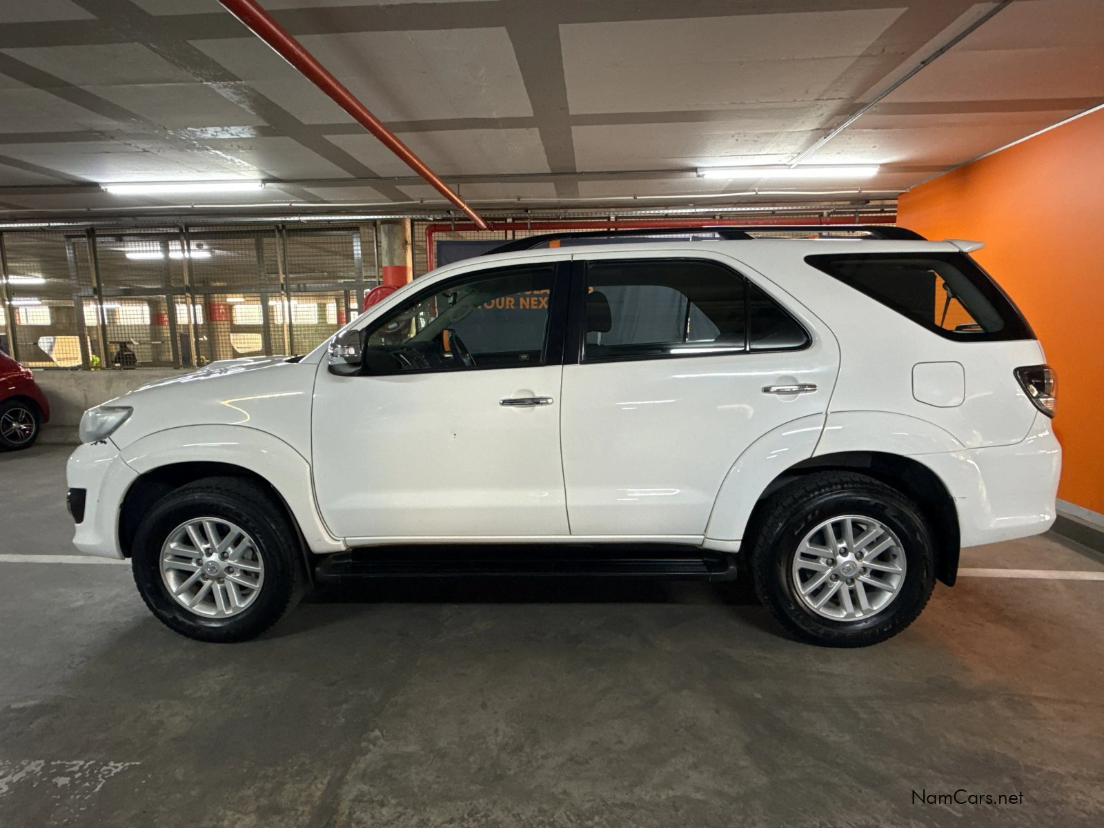 2015 Toyota Fortuner photo 2