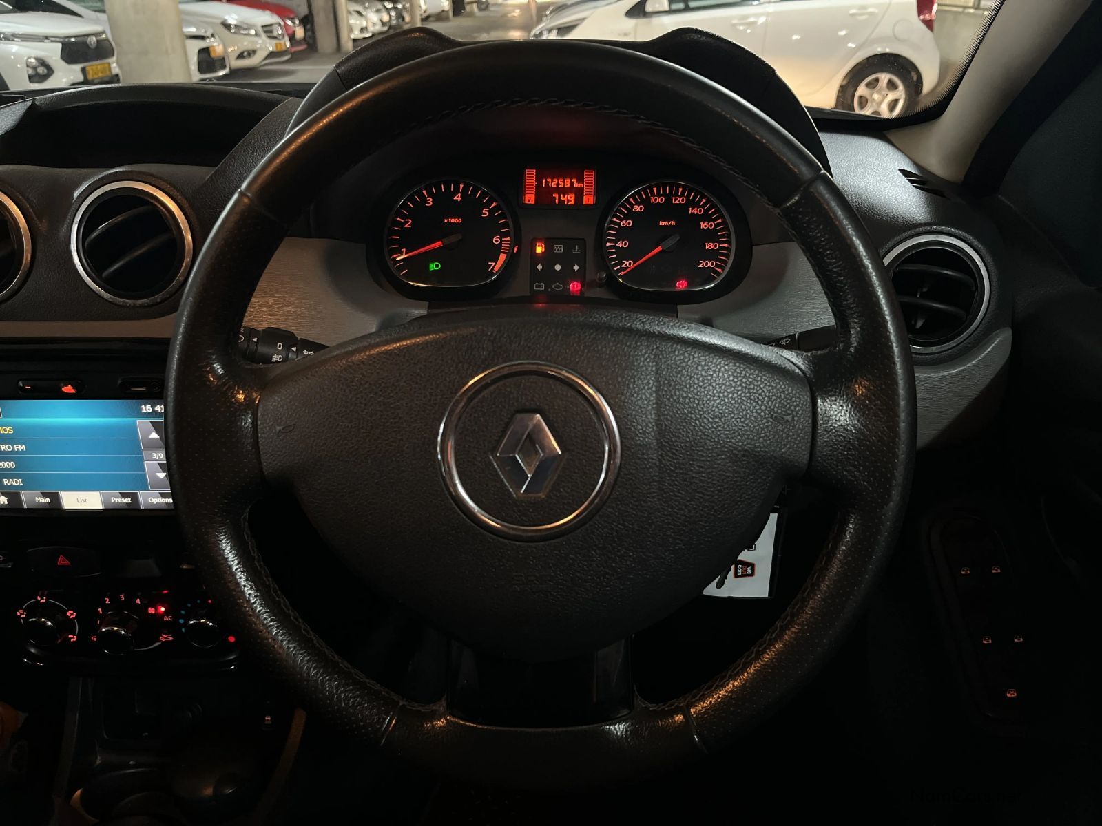 2014 Renault Duster photo 9