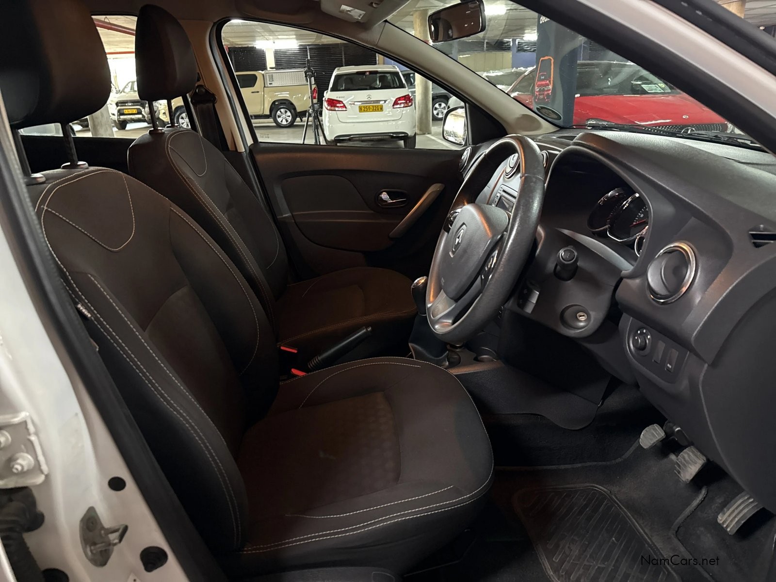 2015 Renault Sandero photo 13