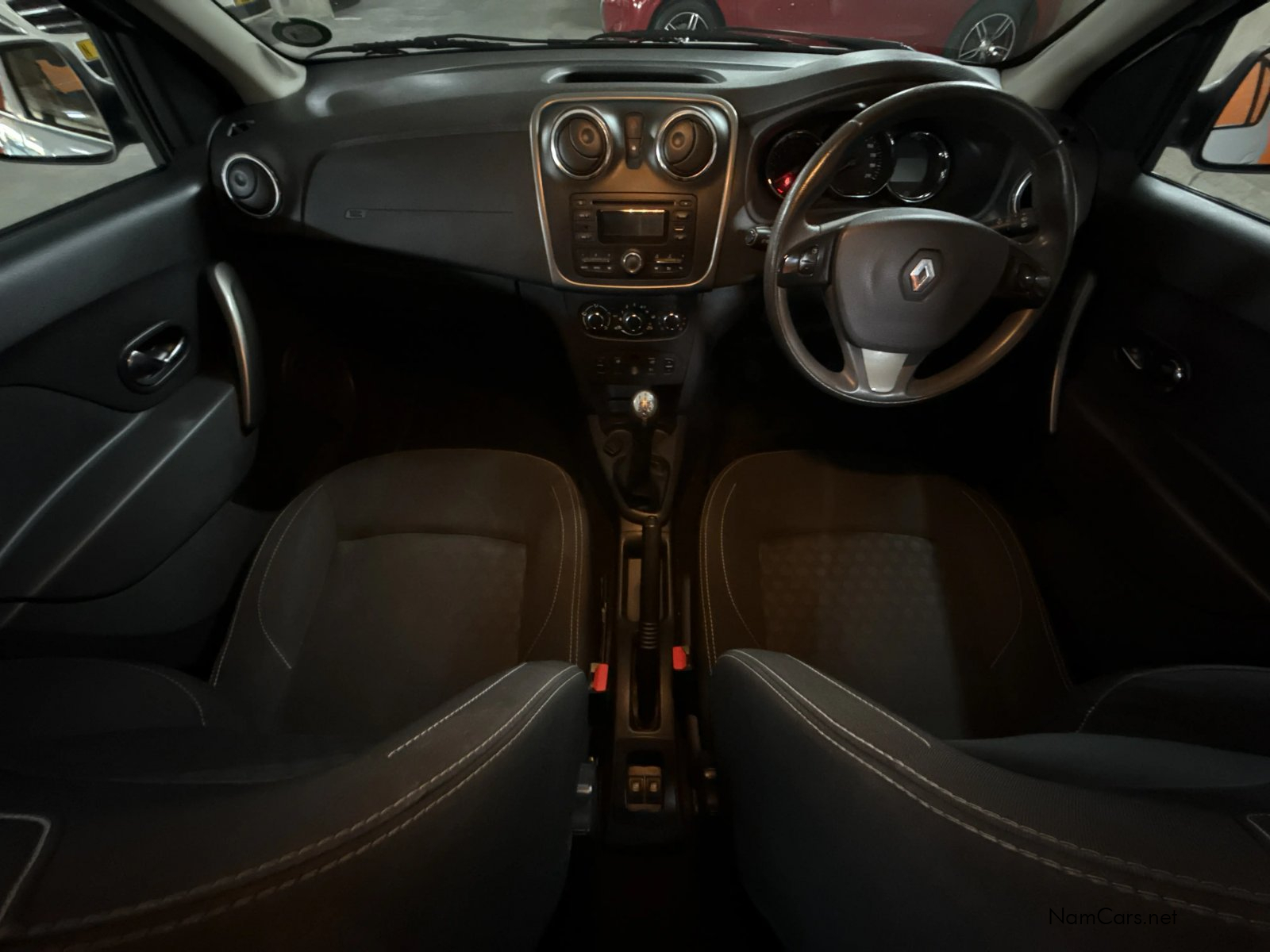 2015 Renault Sandero photo 18