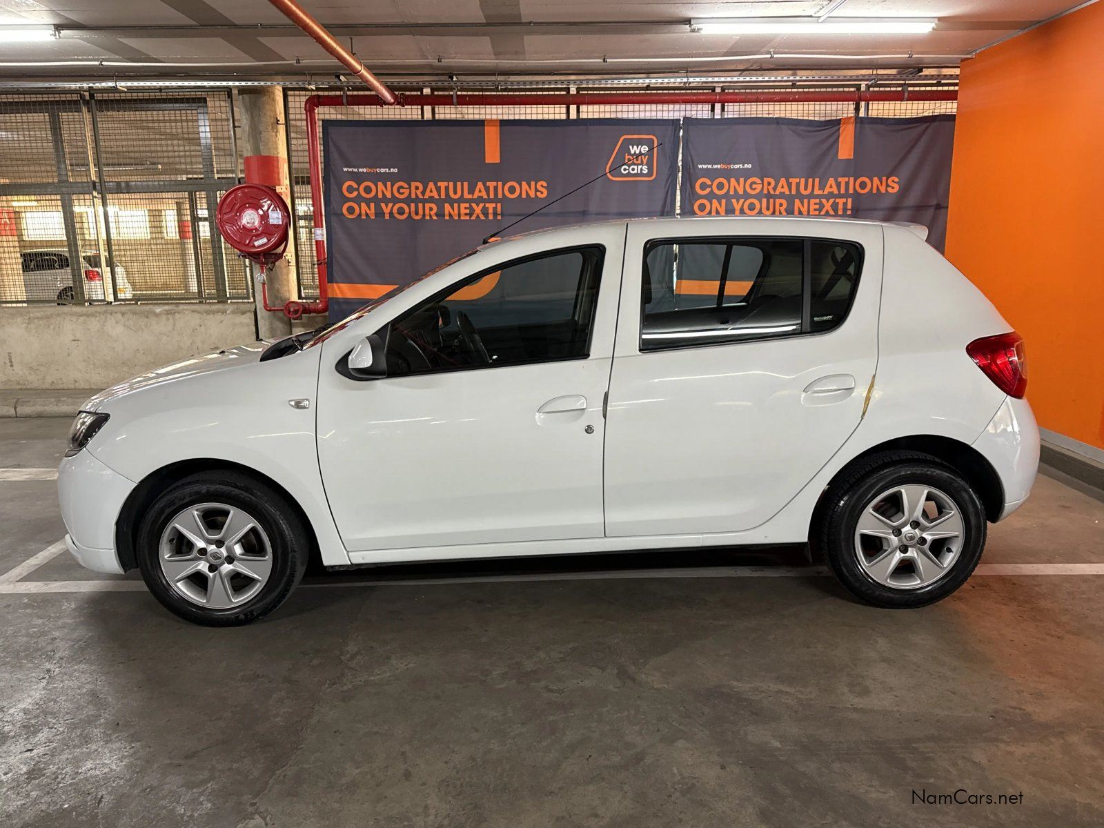 2015 Renault Sandero photo 2