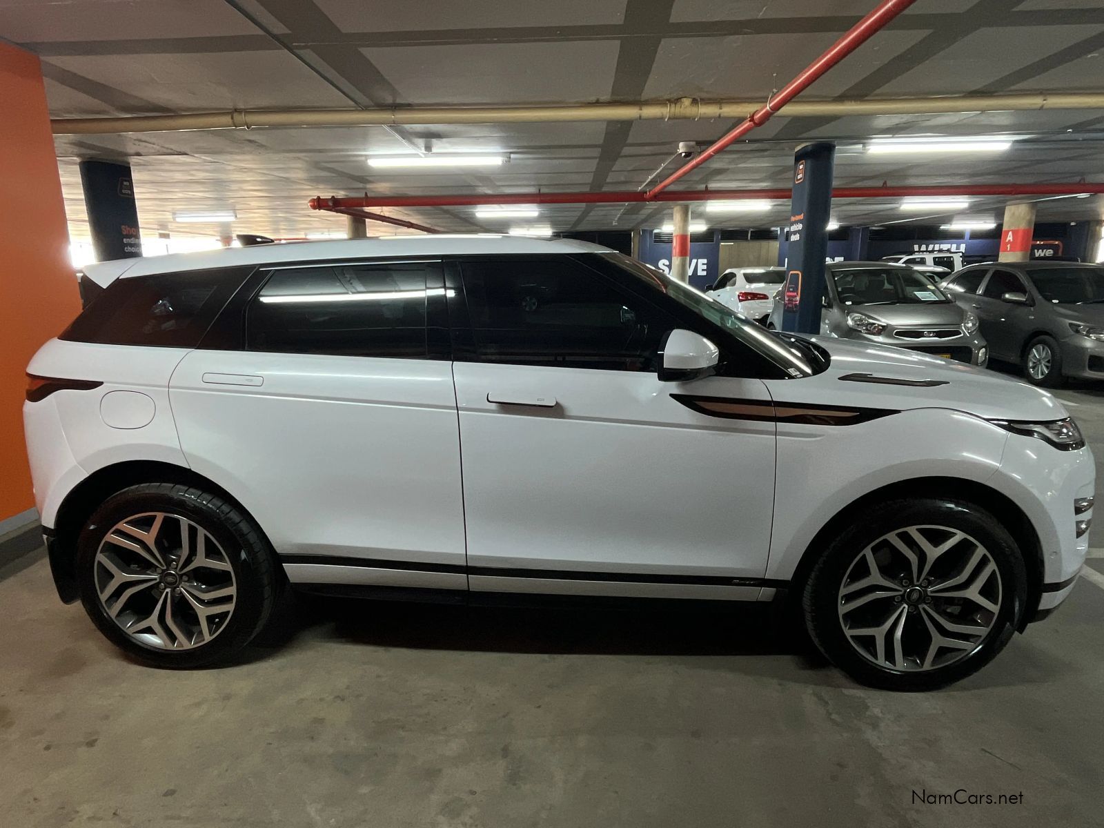 2020 Land Rover Range Rover photo 4