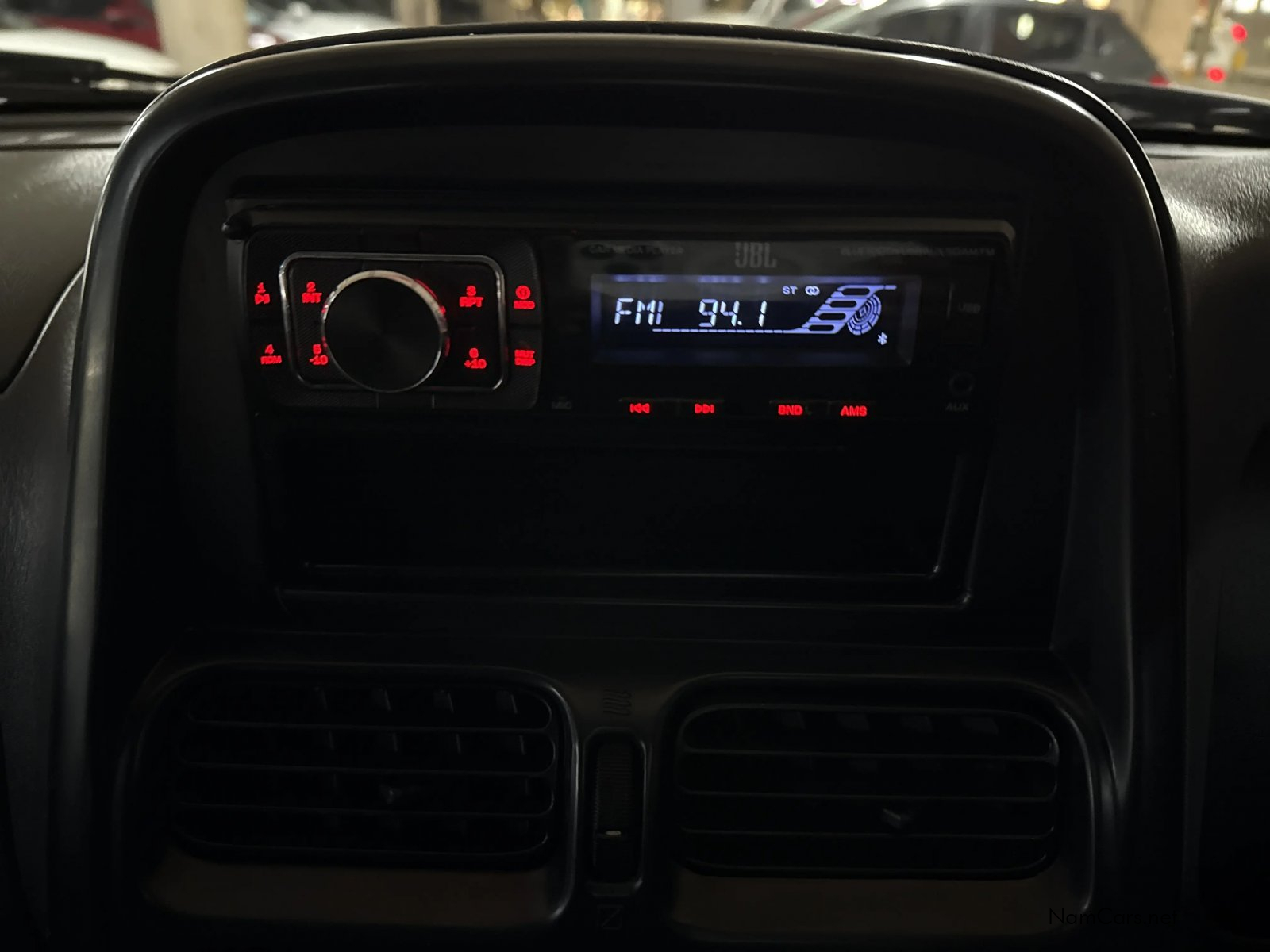 2019 Nissan Hardbody photo 11