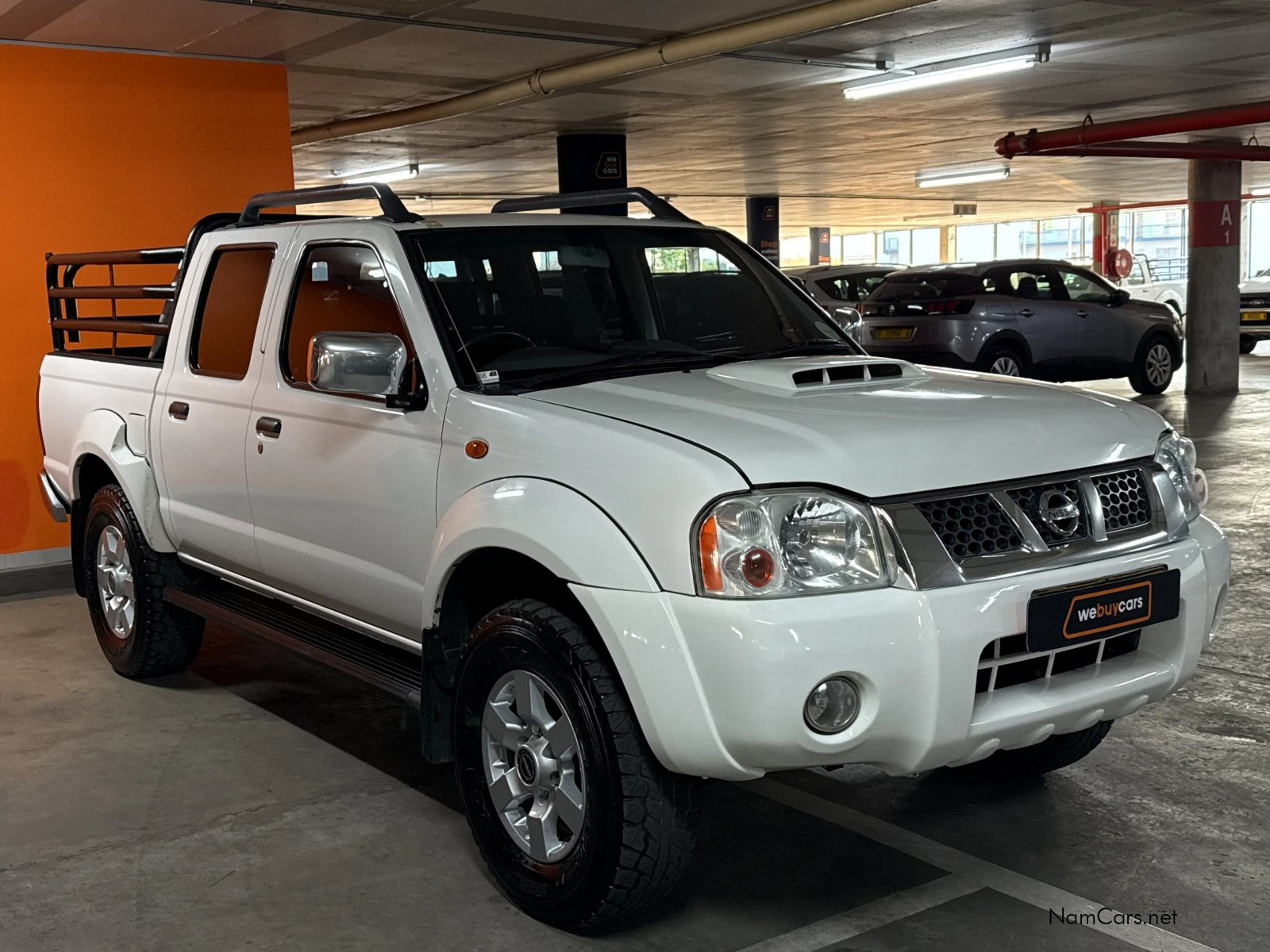 2019 Nissan Hardbody photo 2