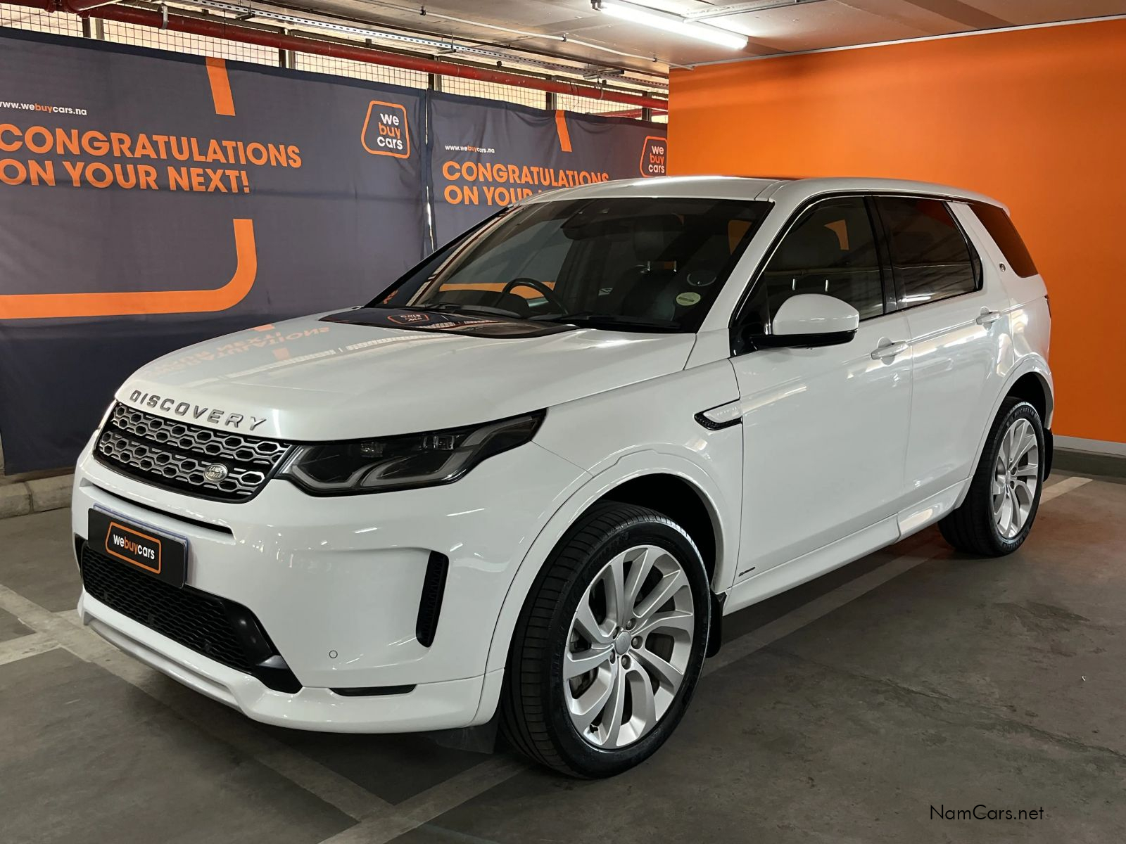 2020 Land Rover Discovery photo 1