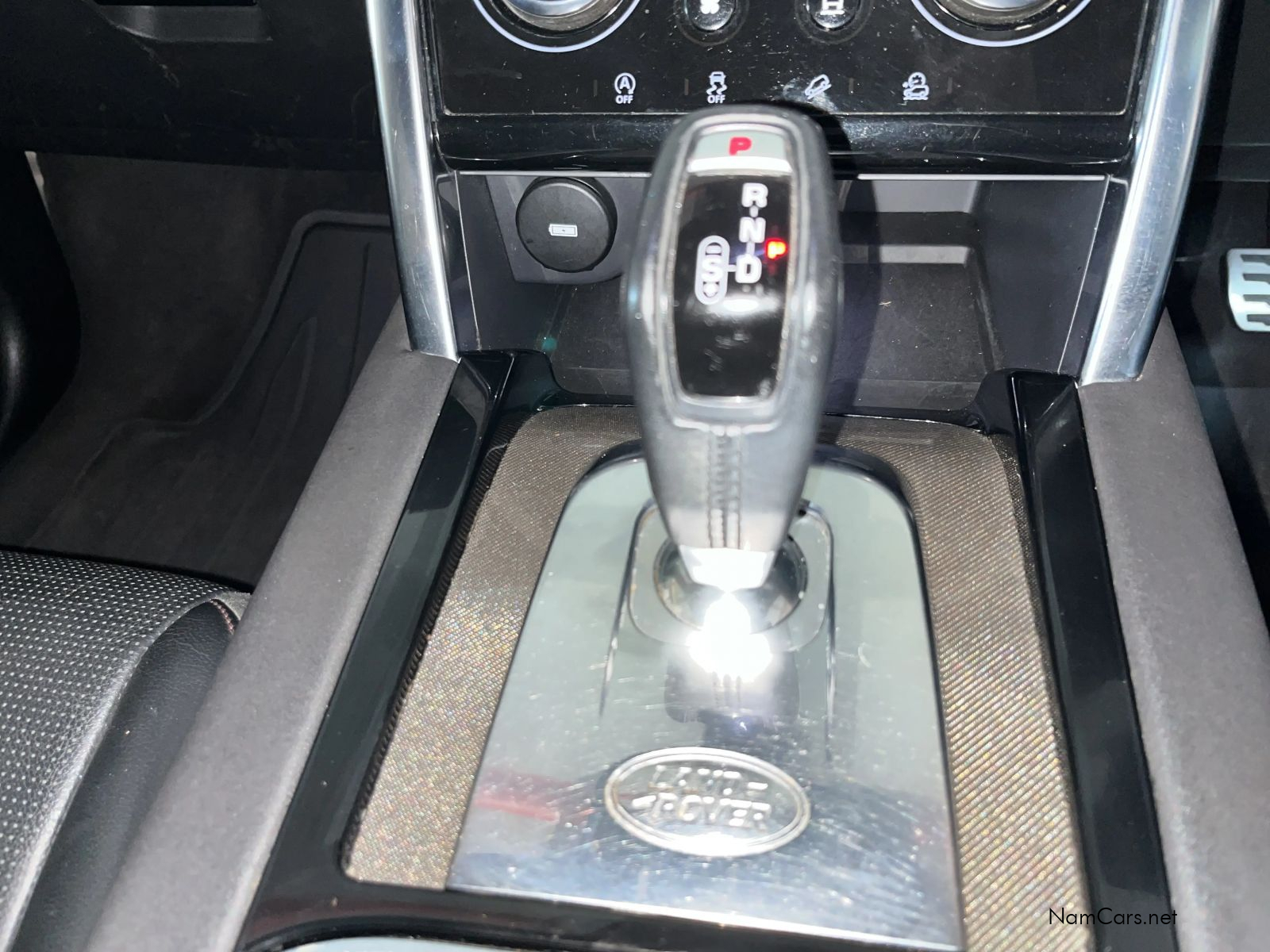2020 Land Rover Discovery photo 12