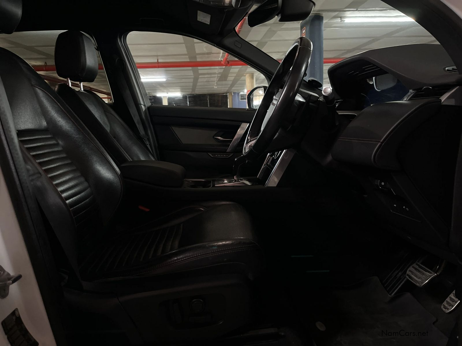 2020 Land Rover Discovery photo 13