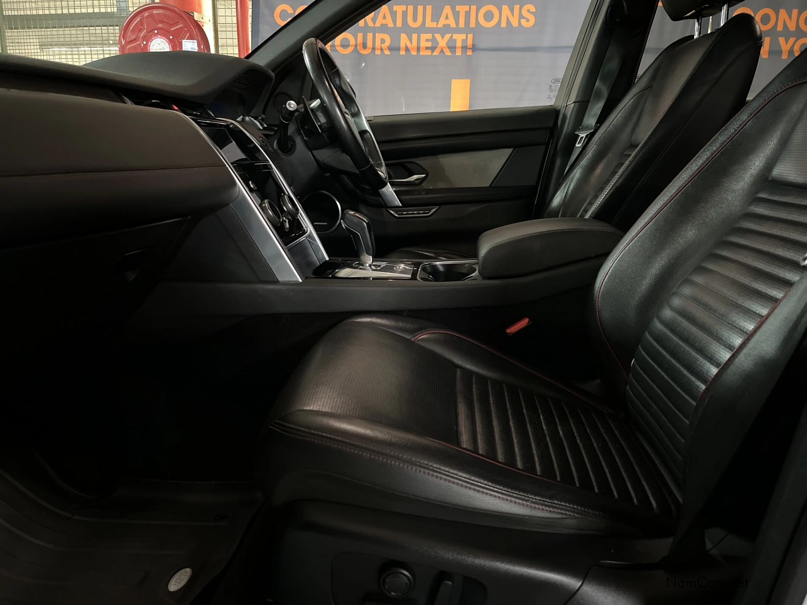 2020 Land Rover Discovery photo 14