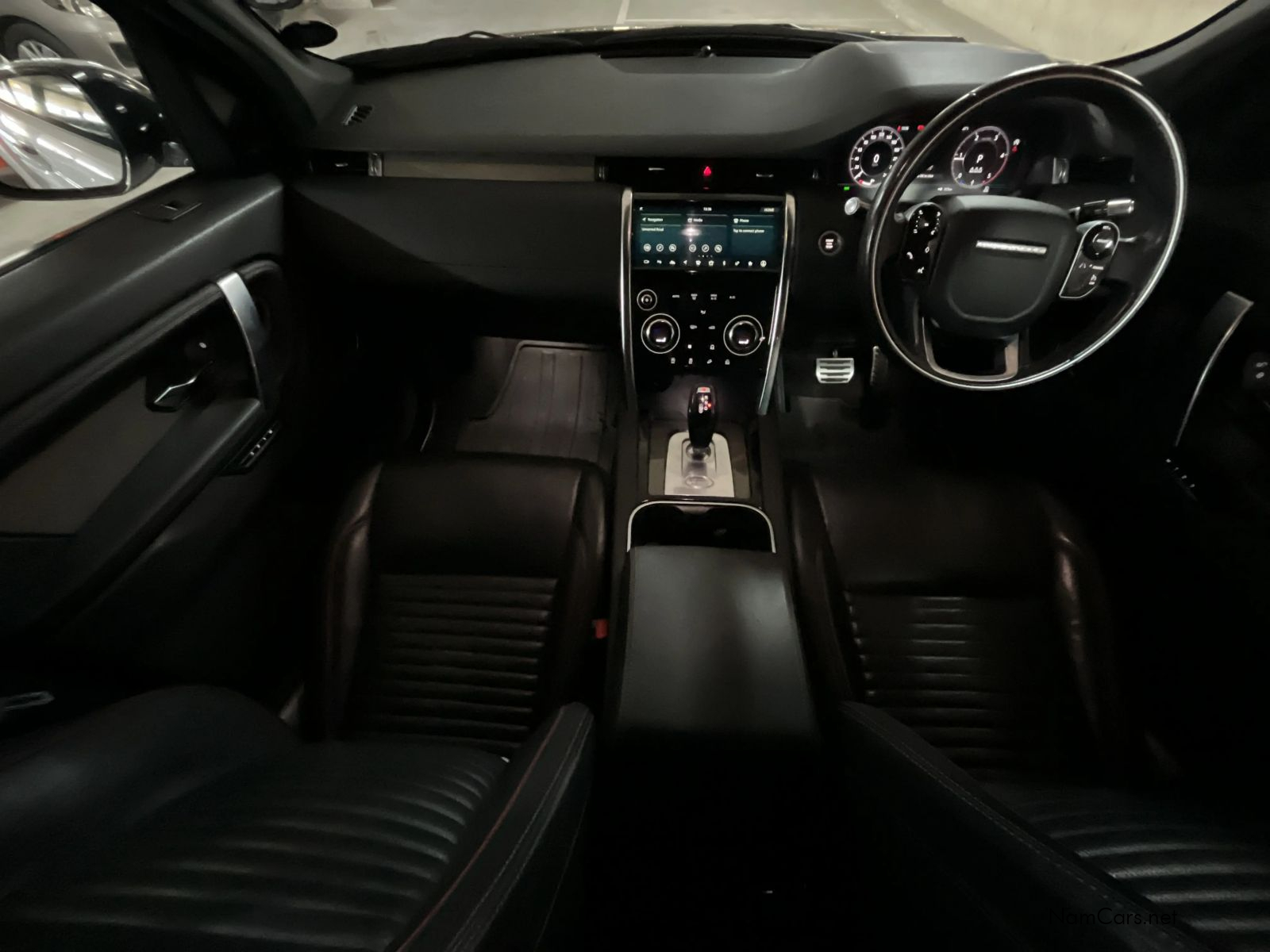 2020 Land Rover Discovery photo 18