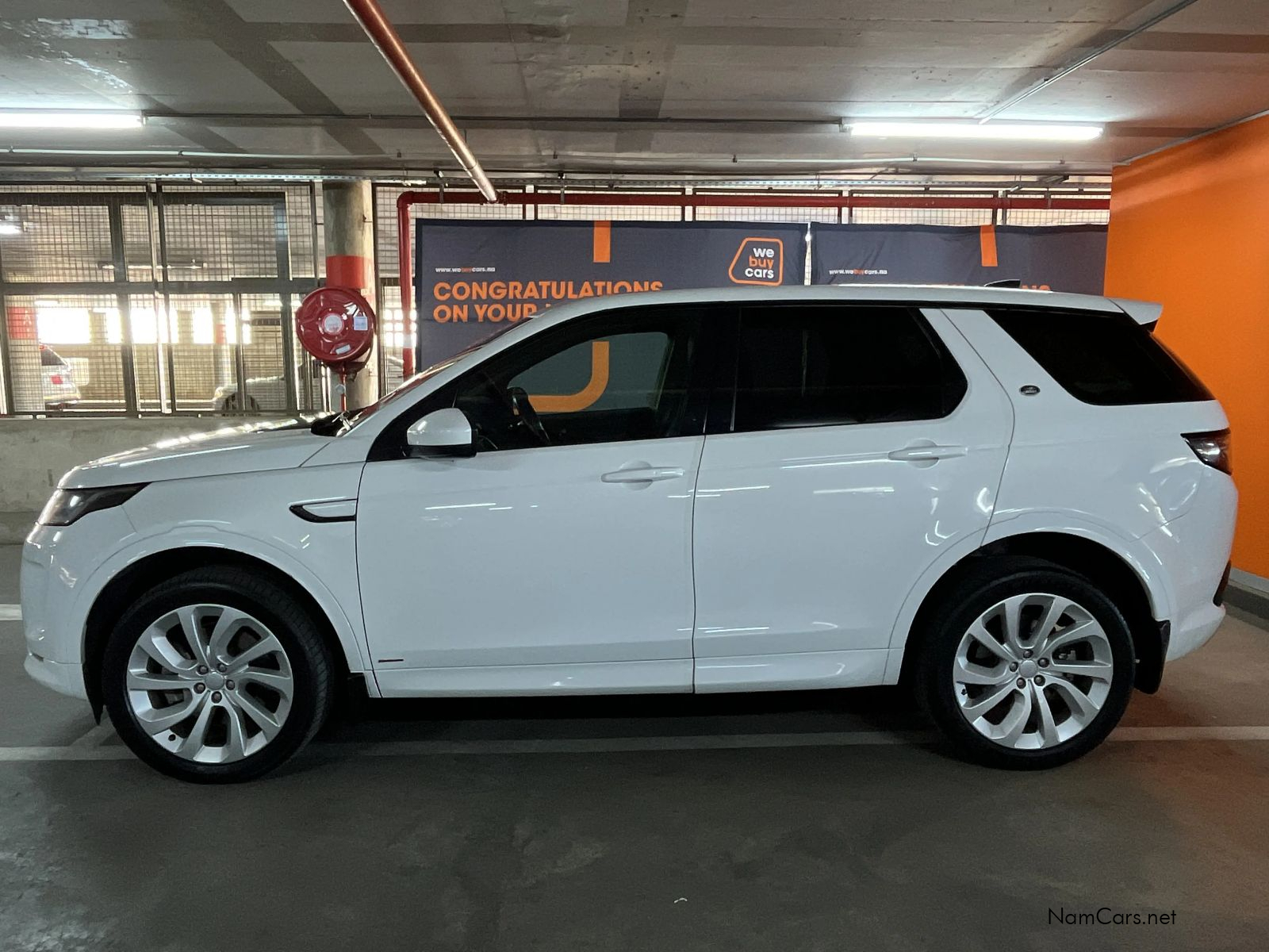 2020 Land Rover Discovery photo 2